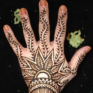 Simple Mehndi Design for Mother